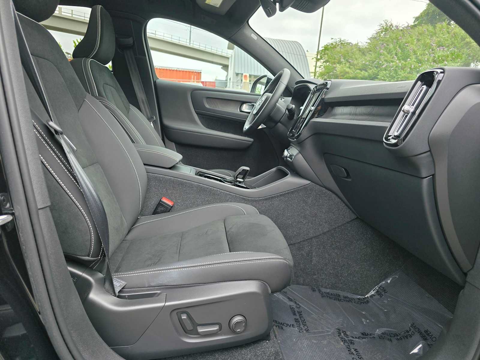 Certified 2023 Volvo C40 P8 Recharge Ultimate w/ Protection Package Premier AWD/4WD image 11