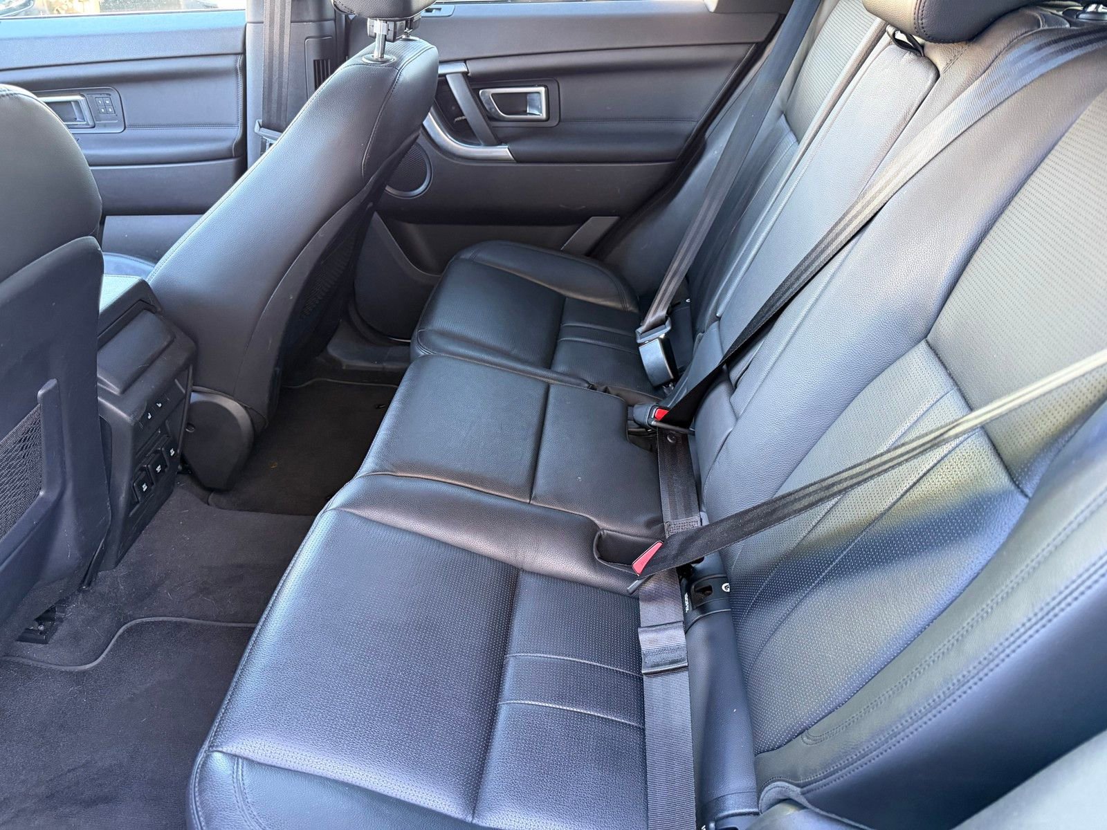 Used 2019 Land Rover Discovery Sport HSE image 24