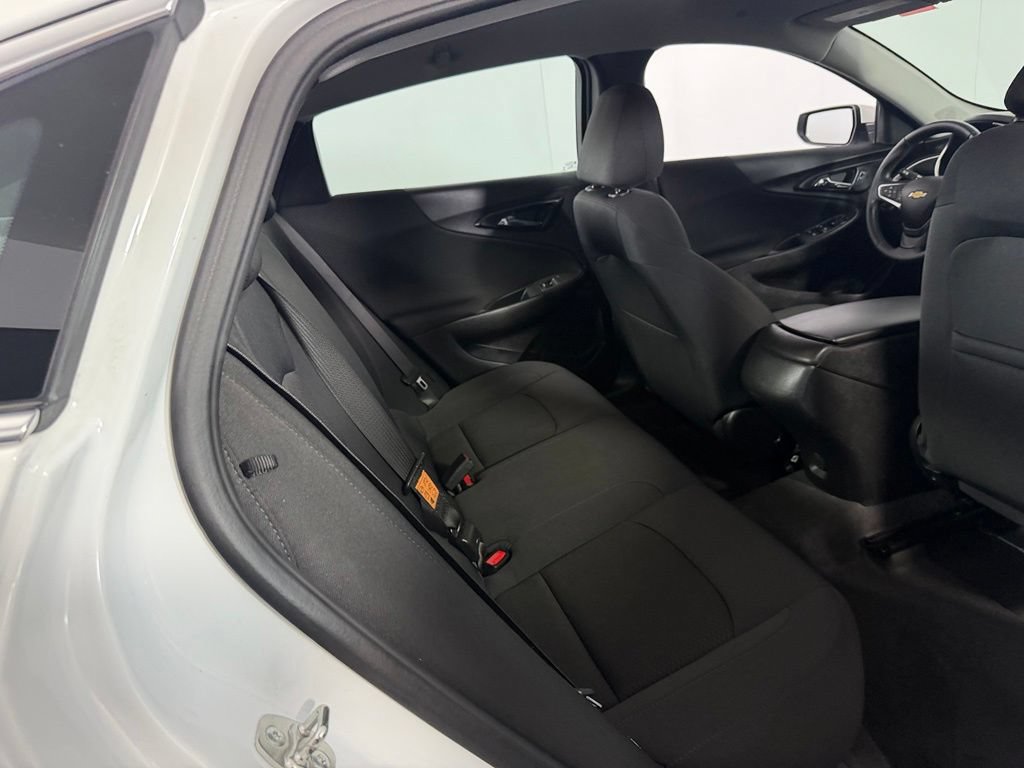 Used 2025 Chevrolet Malibu RS FWD image 28