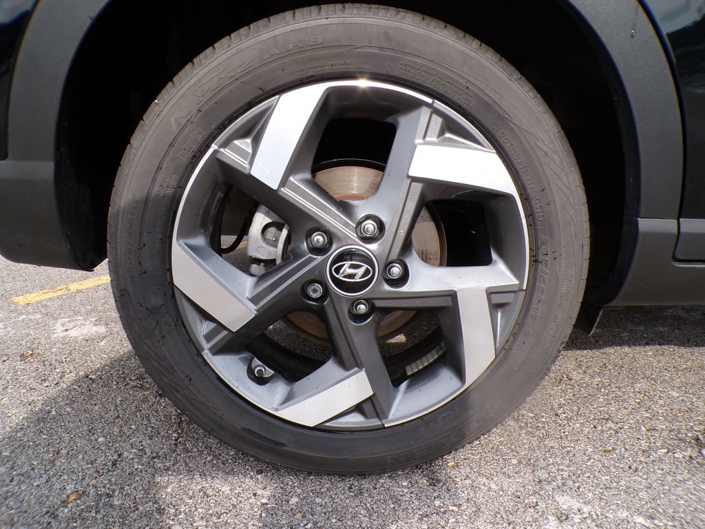 Used 2025 Hyundai Venue SEL FWD image 21