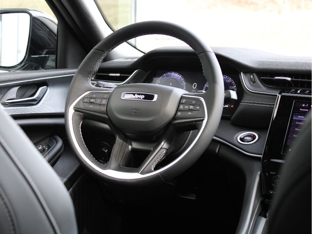 New 2025 Jeep Grand Cherokee Altitude image 13