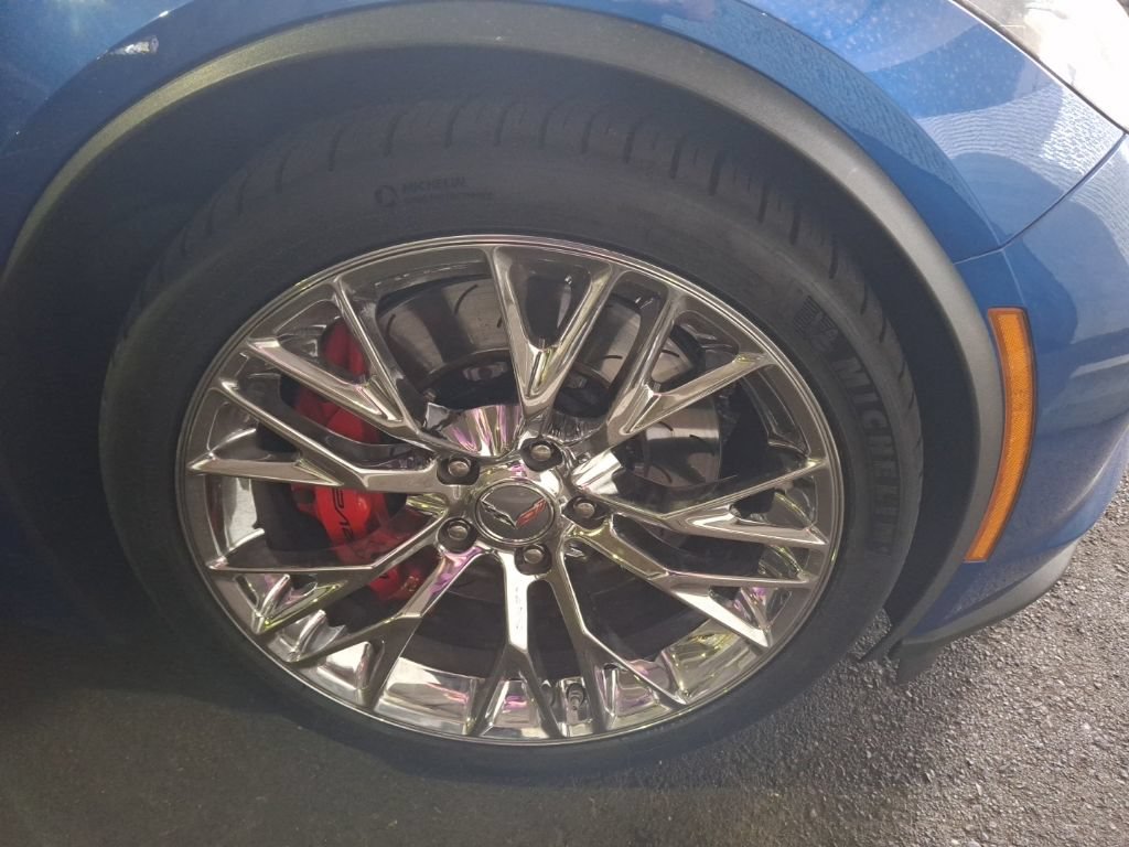 Used 2015 Chevrolet Corvette Z06 w/ 3LZ Preferred Equipment Group RWD image 5