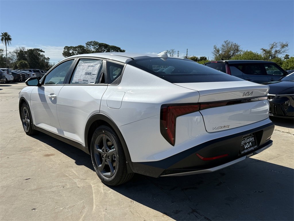 New 2025 Kia K4 LXS image 6
