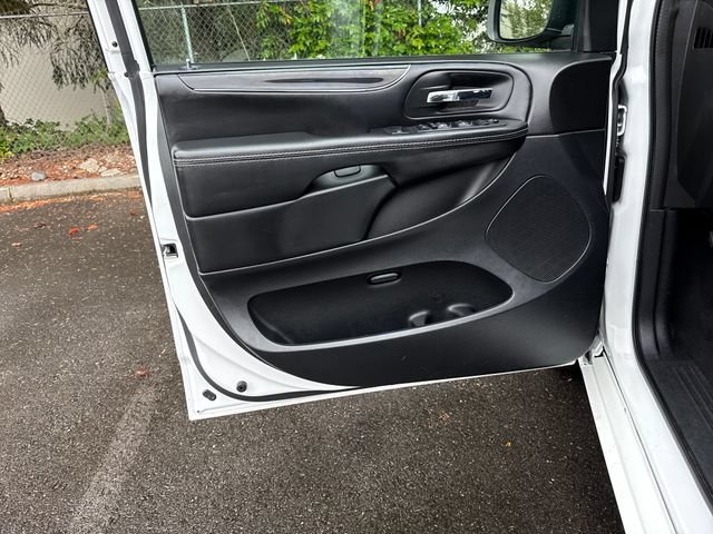 Used 2018 Dodge Grand Caravan SE FWD image 17