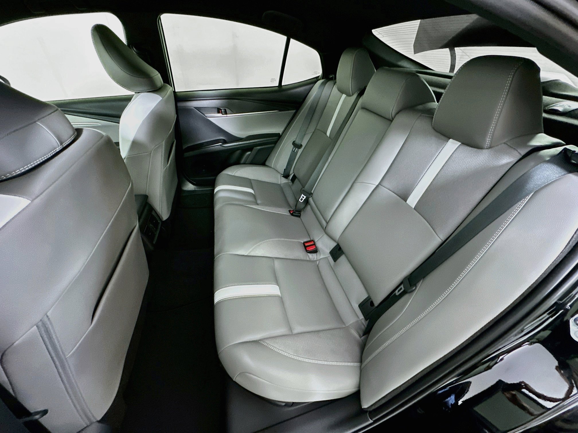 Used 2025 Toyota Camry SE FWD image 26