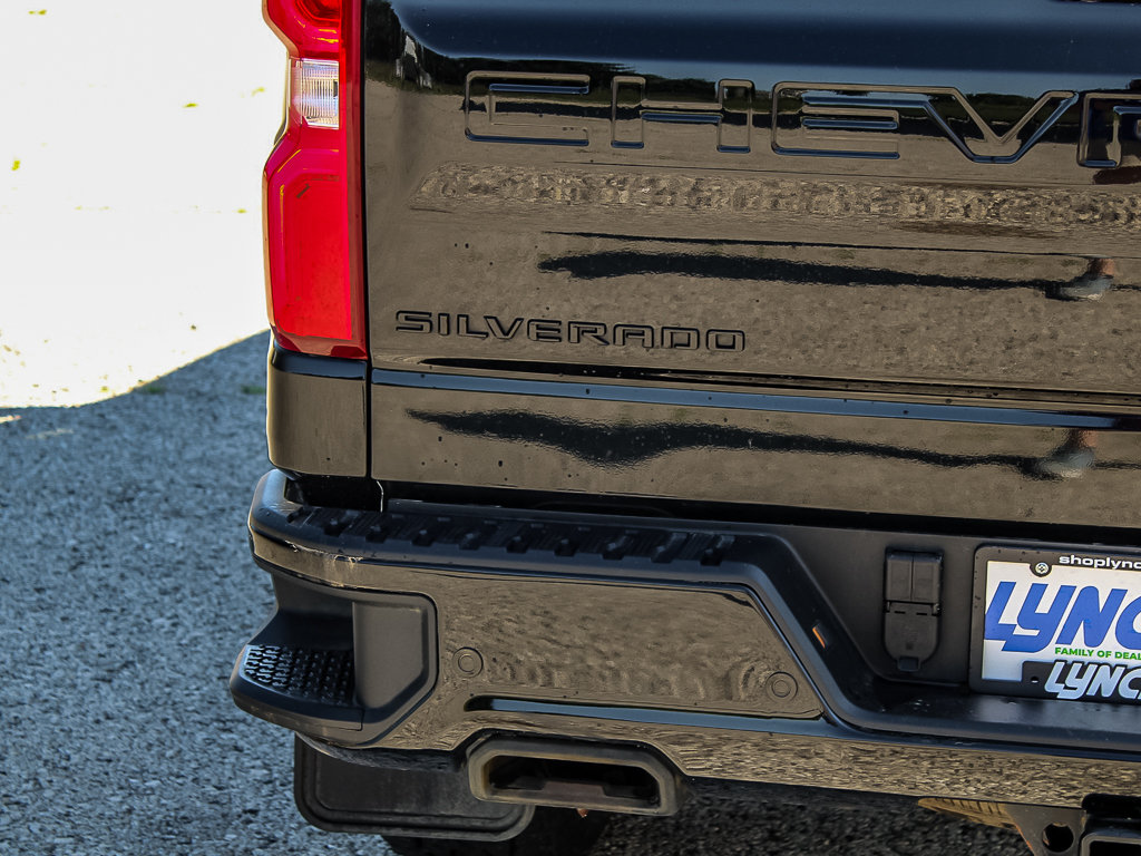 Used 2025 Chevrolet Silverado 1500 High Country w/ Midnight Edition AWD/4WD image 12