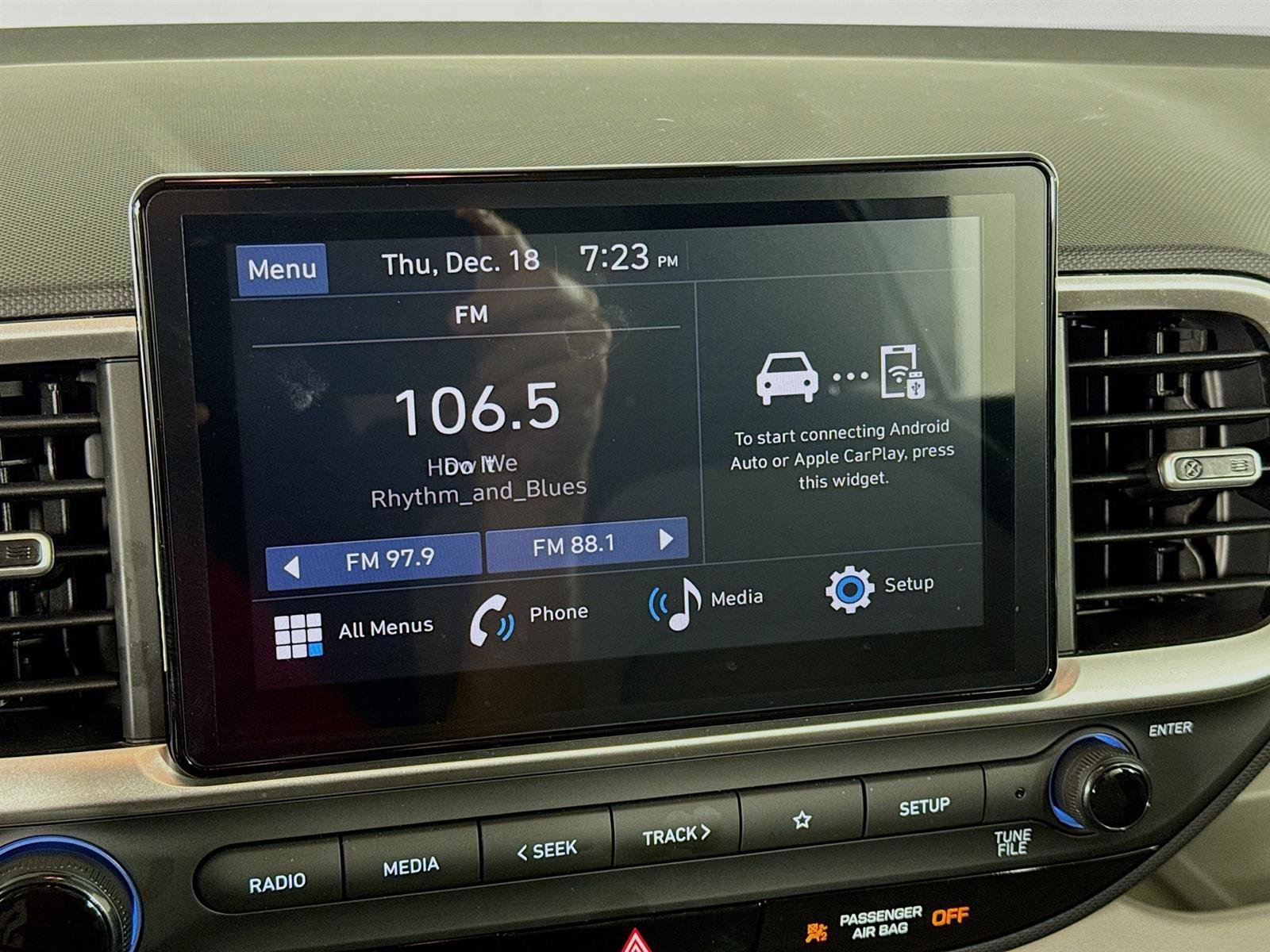 Certified 2025 Hyundai Venue SEL image 15