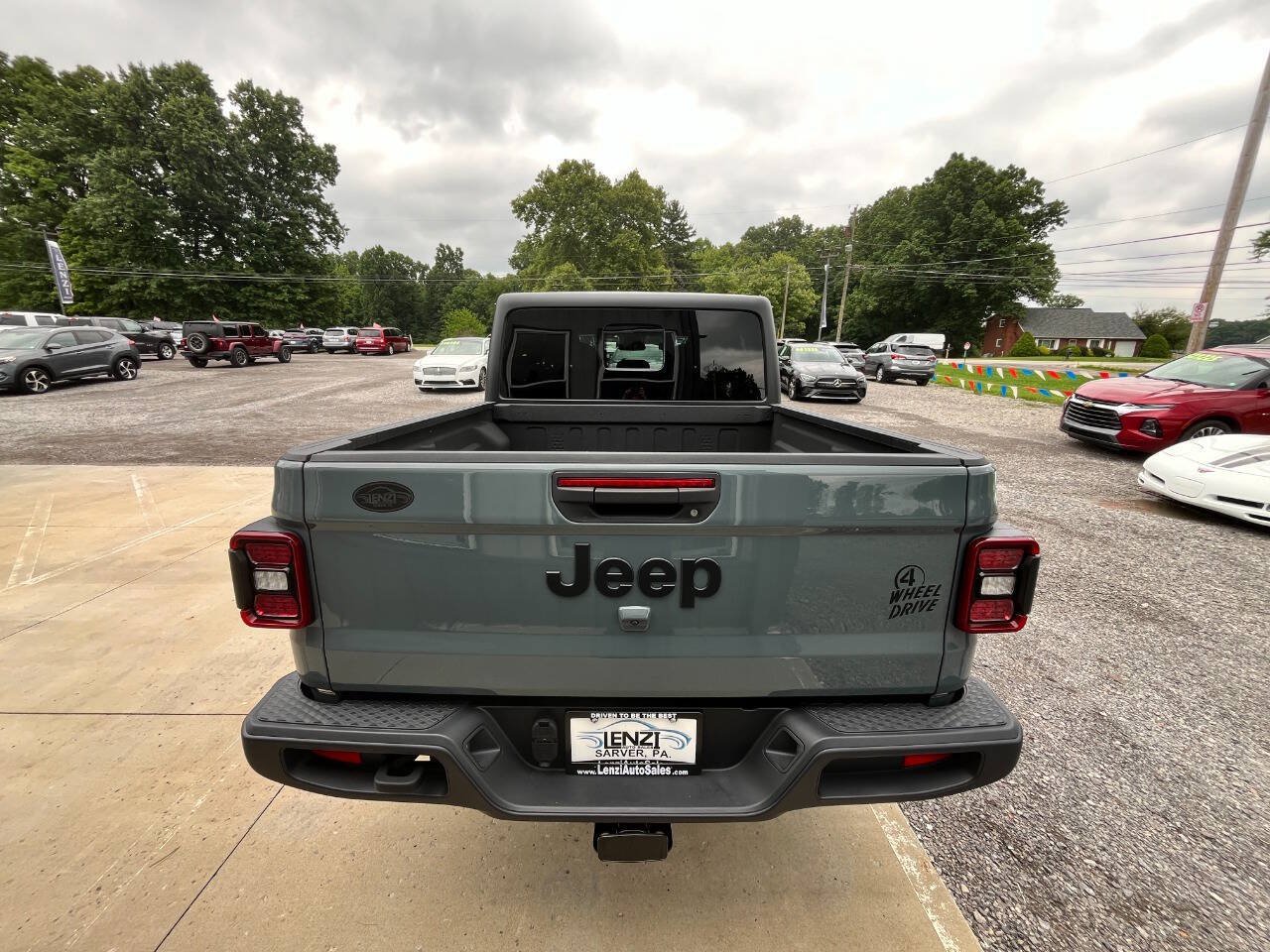 Used 2024 Jeep Gladiator Sport AWD/4WD image 6