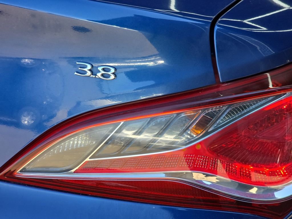 Used 2015 Hyundai Genesis 3.8 image 19