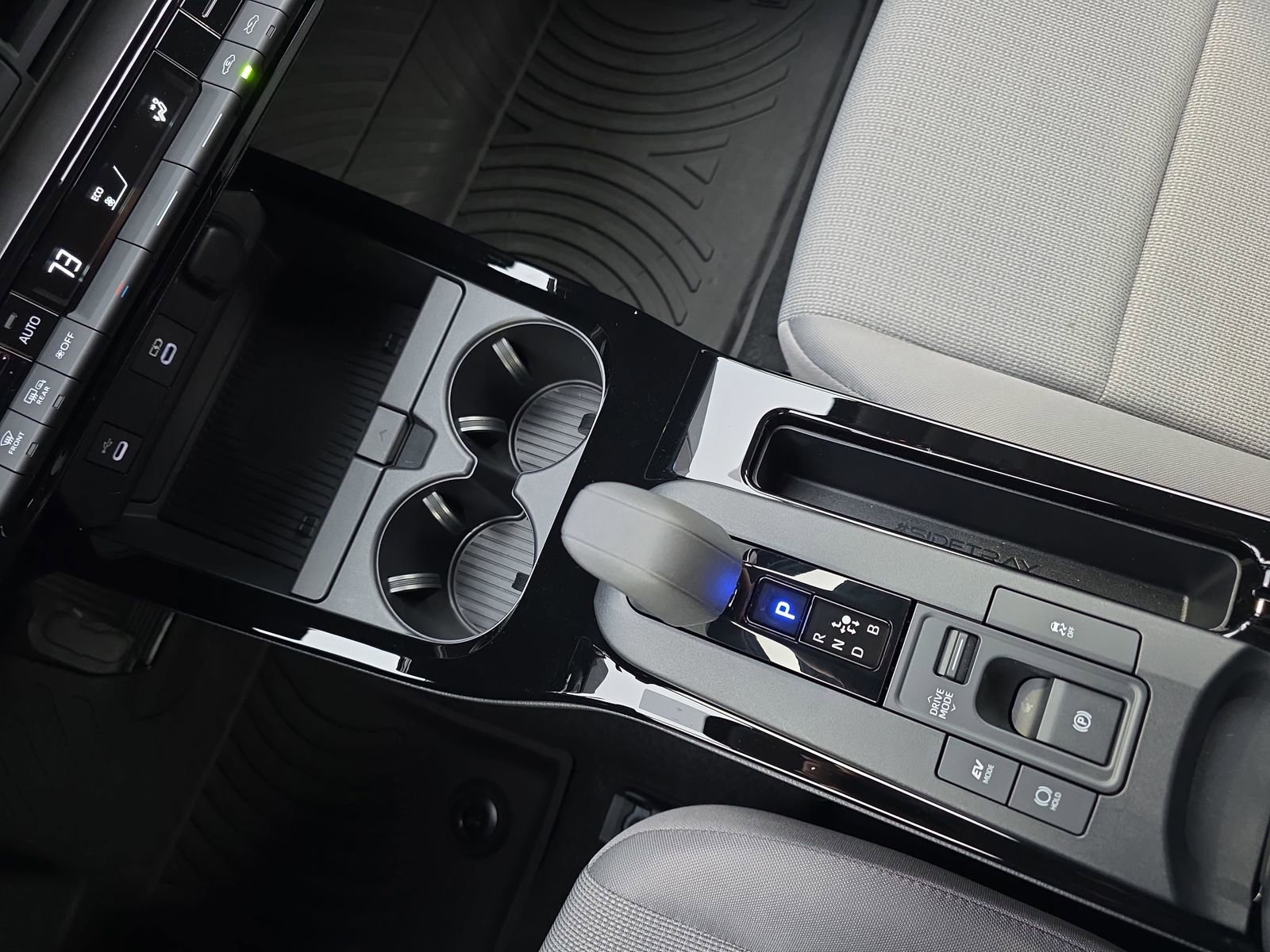 Used 2025 Toyota Prius LE image 24