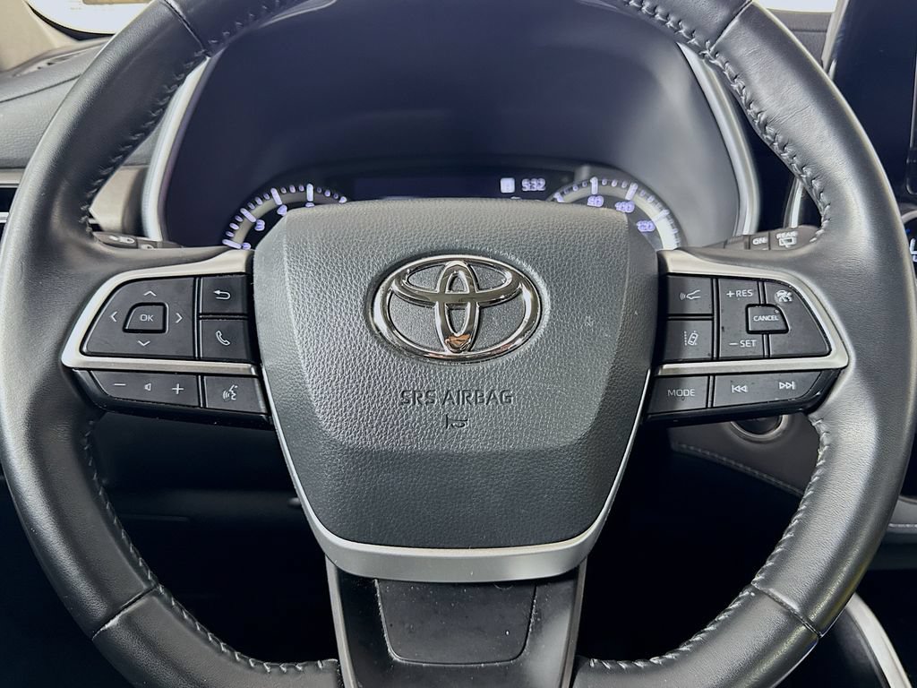 Used 2023 Toyota Highlander XLE AWD/4WD image 35