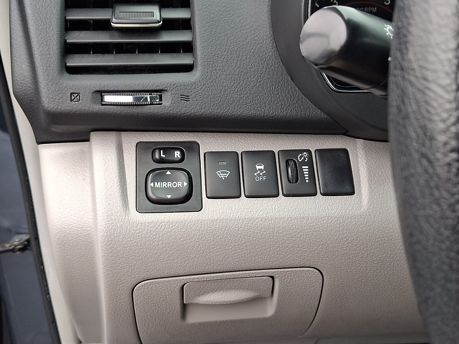 Used 2013 Toyota Highlander Plus AWD/4WD image 23