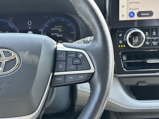 Used 2023 Toyota Highlander Limited AWD/4WD image 10
