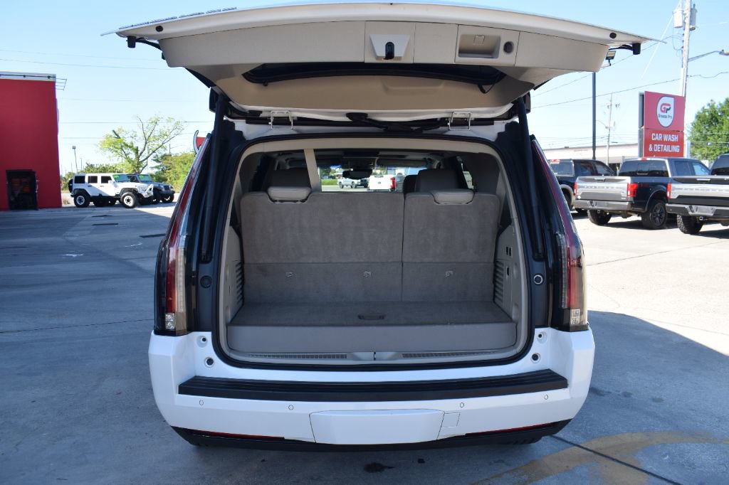 Used 2016 Cadillac Escalade Luxury AWD/4WD image 11