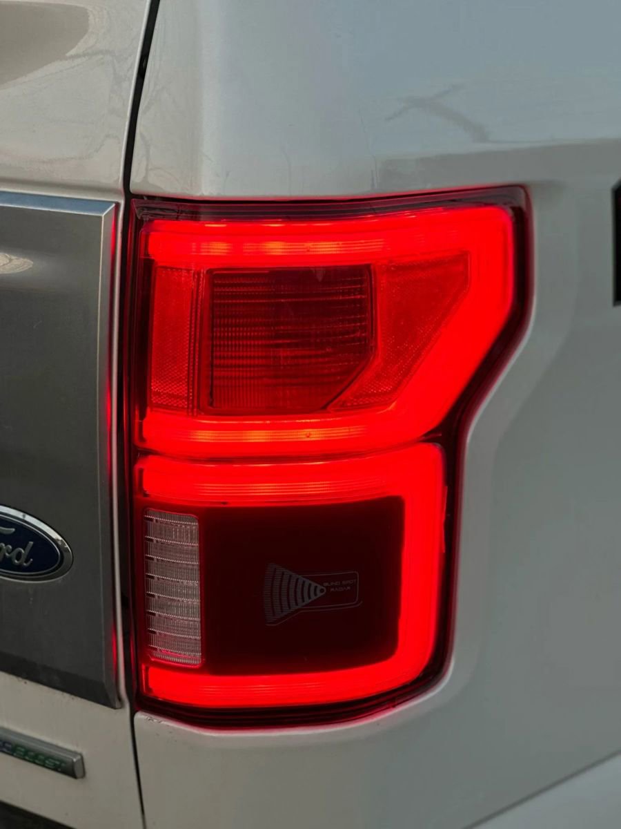 Used 2018 Ford F150 Platinum w/ Equipment Group 701A Luxury image 12