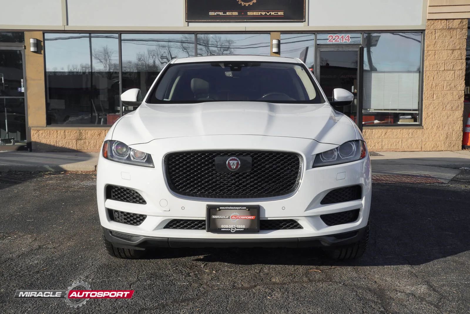 Used 2019 Jaguar F-PACE Premium image 2