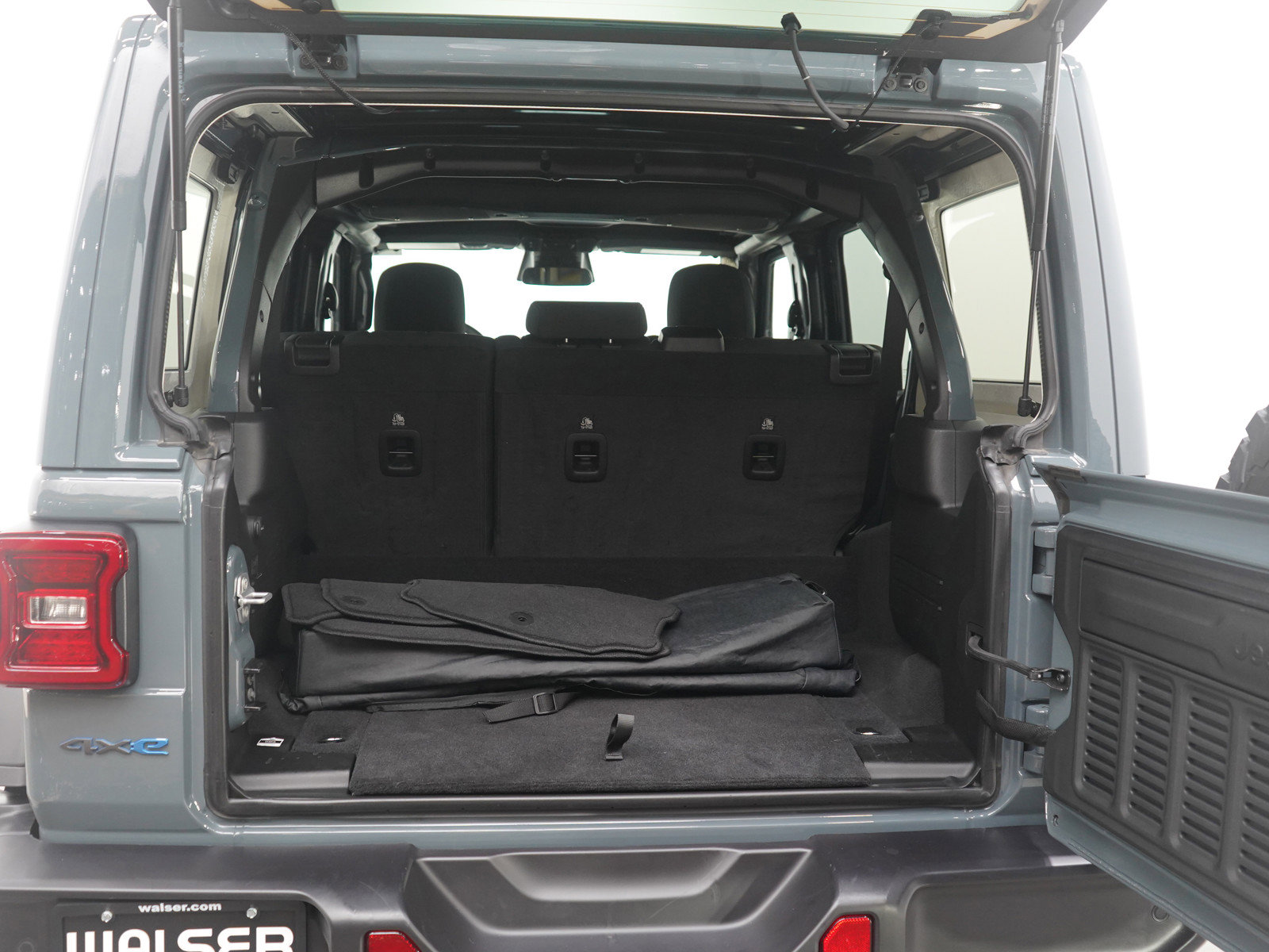 Used 2025 Jeep Wrangler Unlimited Rubicon 4xe w/ Safety Group image 16