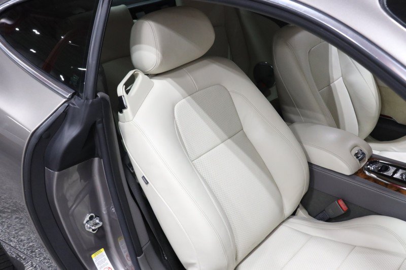 Used 2010 Jaguar XK Coupe RWD image 44