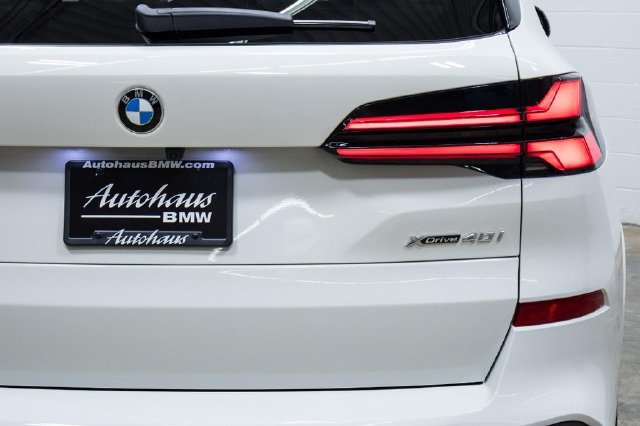 Certified 2026 BMW X5 xDrive40i w/ M Sport Package AWD/4WD image 11