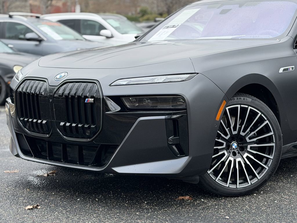 Used 2025 BMW i7 M70 image 3