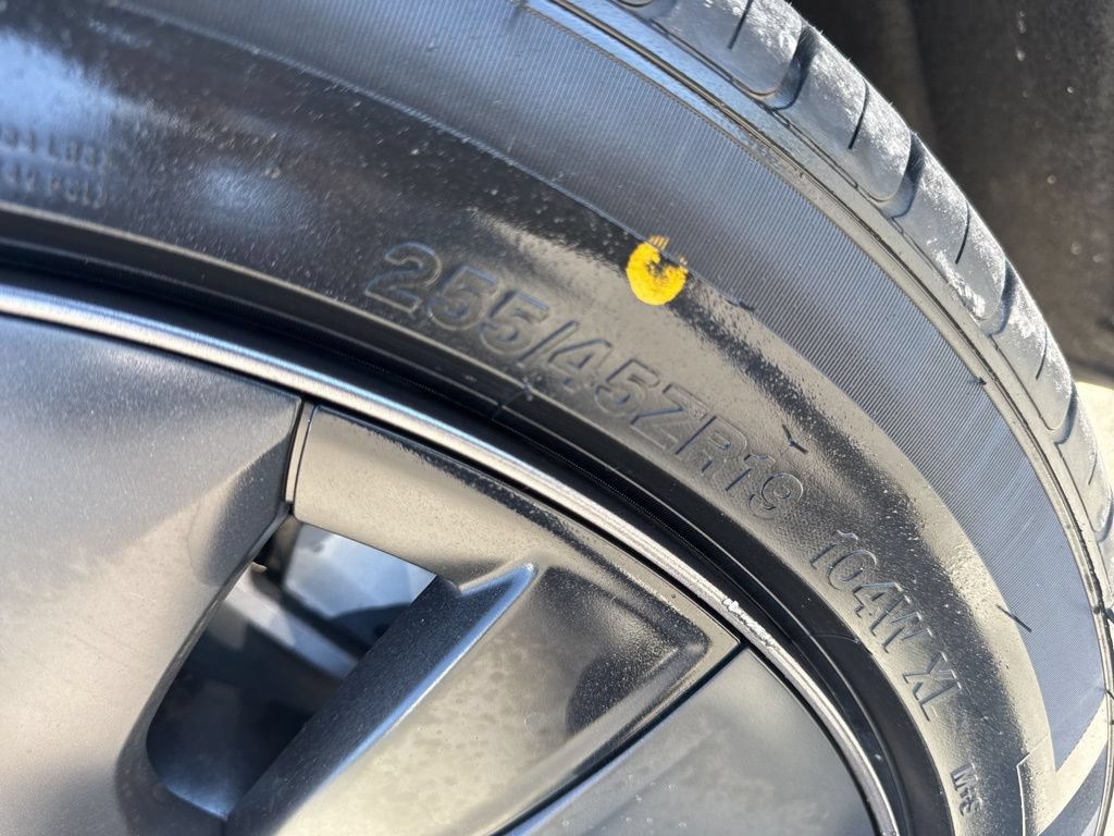 Used 2025 Tesla Model Y Long Range RWD image 37