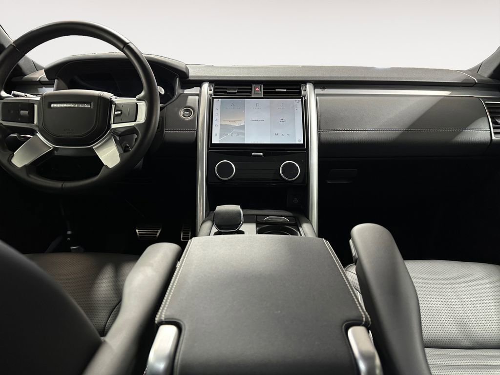 Used 2024 Land Rover Discovery Dynamic SE image 11