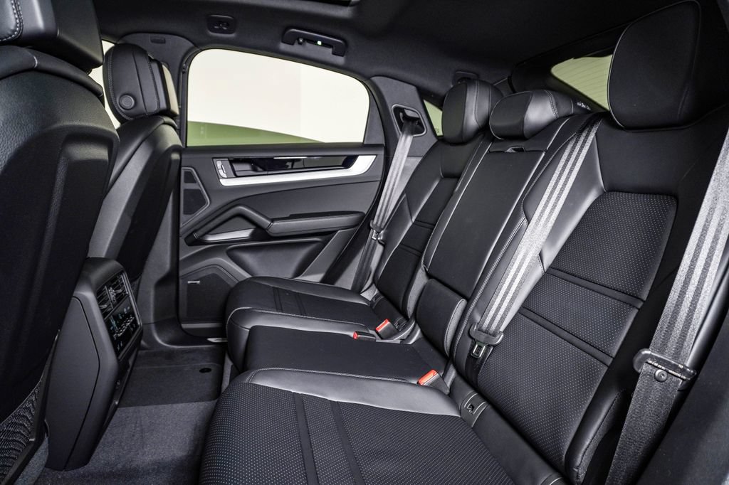 New 2026 Porsche Cayenne Coupe AWD/4WD image 17