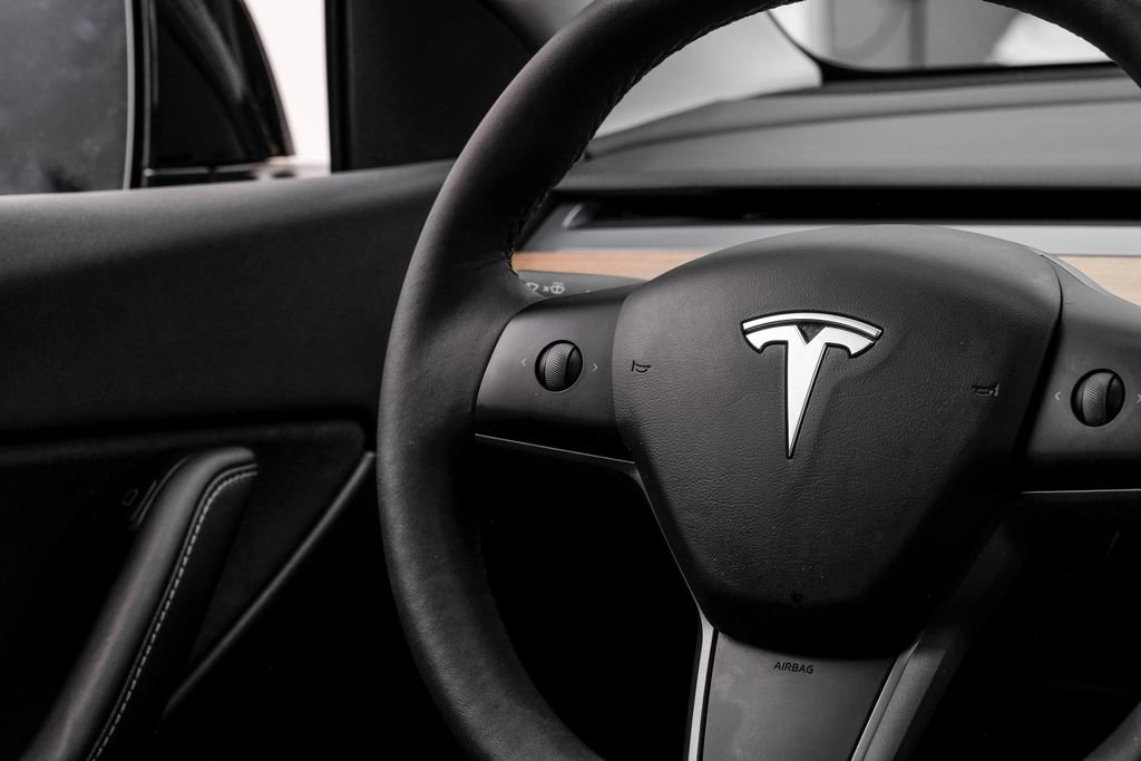 Used 2021 Tesla Model Y Long Range AWD/4WD image 18