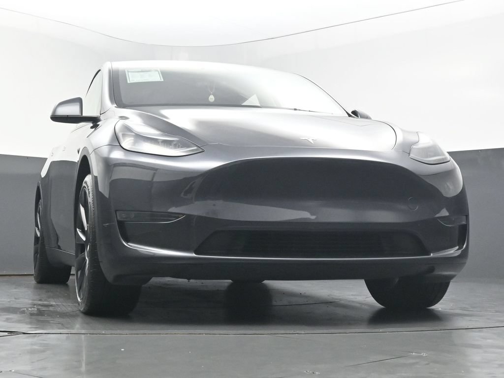 Used 2024 Tesla Model Y 2WD image 8