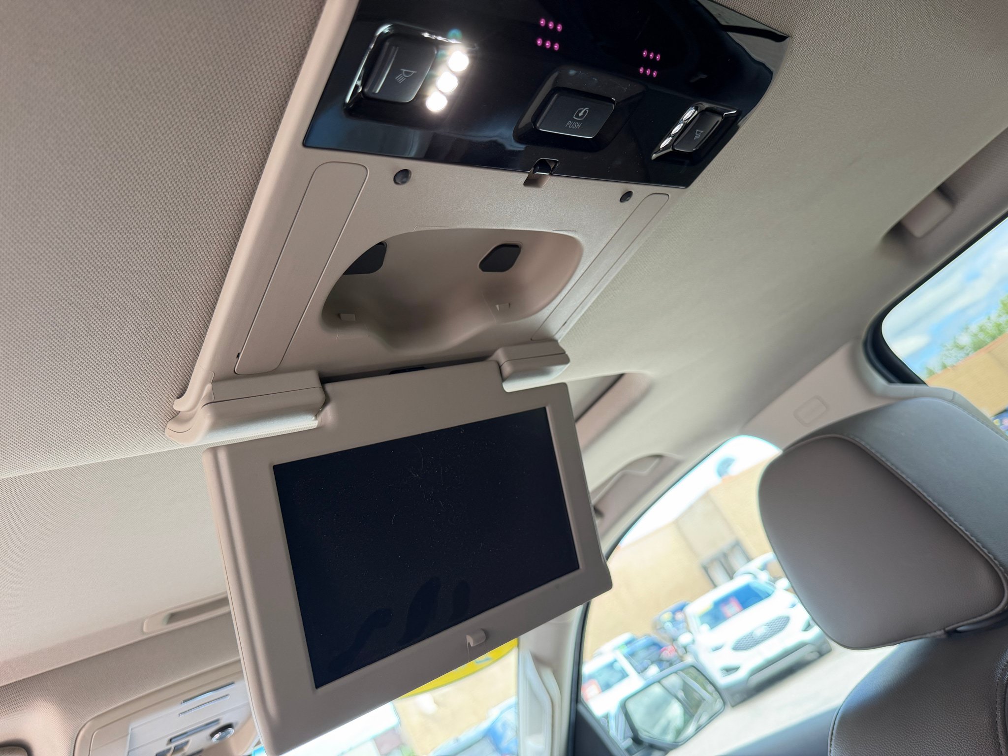 Used 2019 Chevrolet Tahoe Premier AWD/4WD image 10
