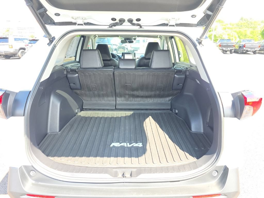 Certified 2021 Toyota RAV4 XLE Premium AWD/4WD image 6