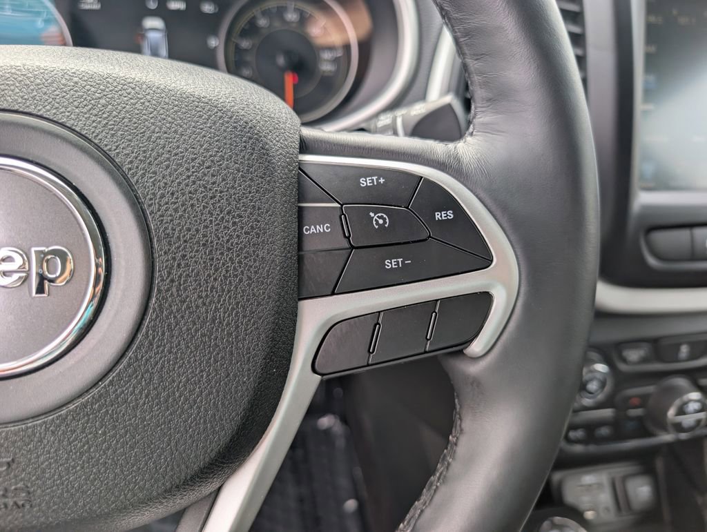 Used 2018 Jeep Cherokee Trailhawk w/ Cold Weather Group AWD/4WD image 24