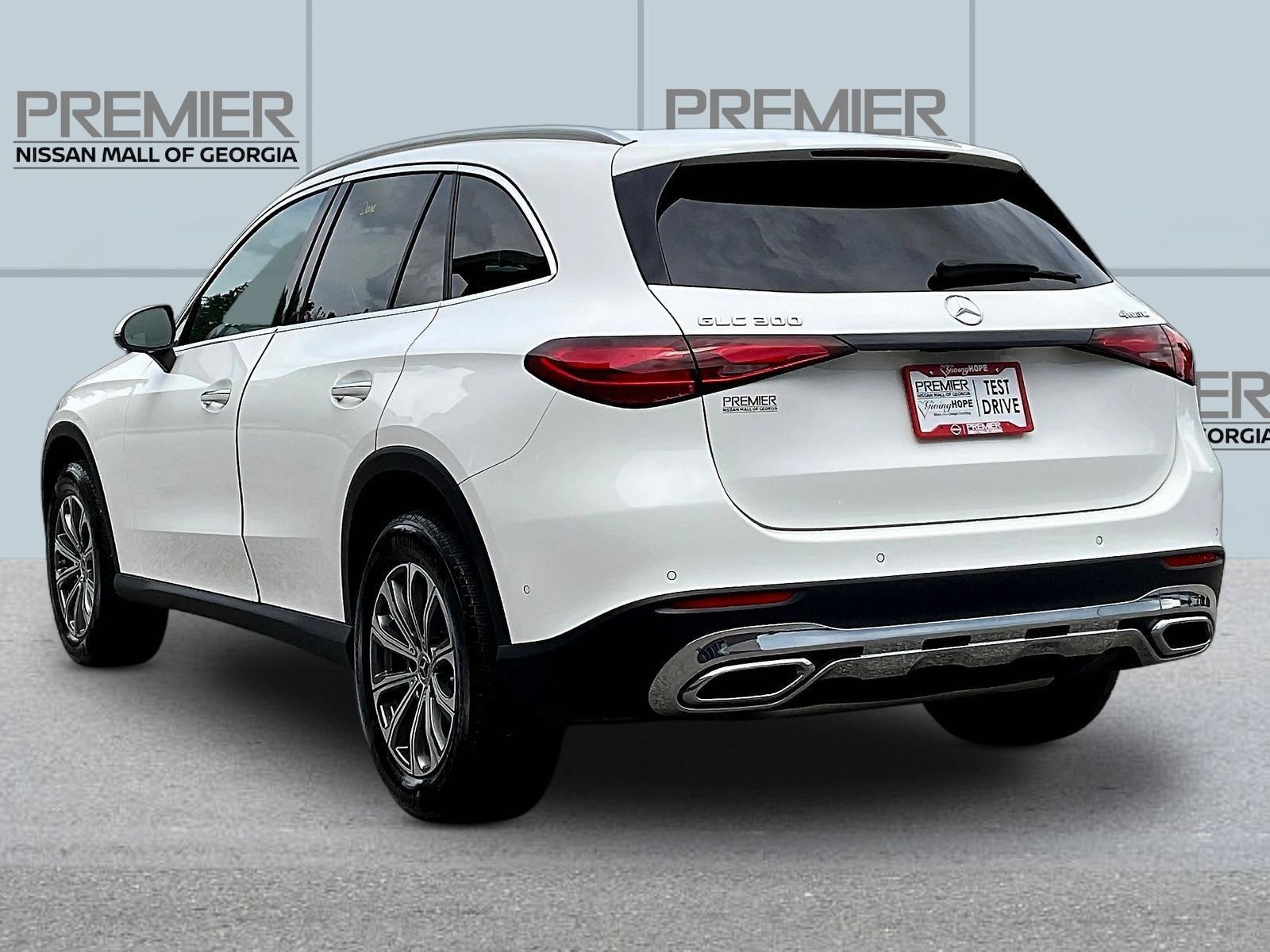 Used 2024 Mercedes-Benz GLC 300 4MATIC image 5
