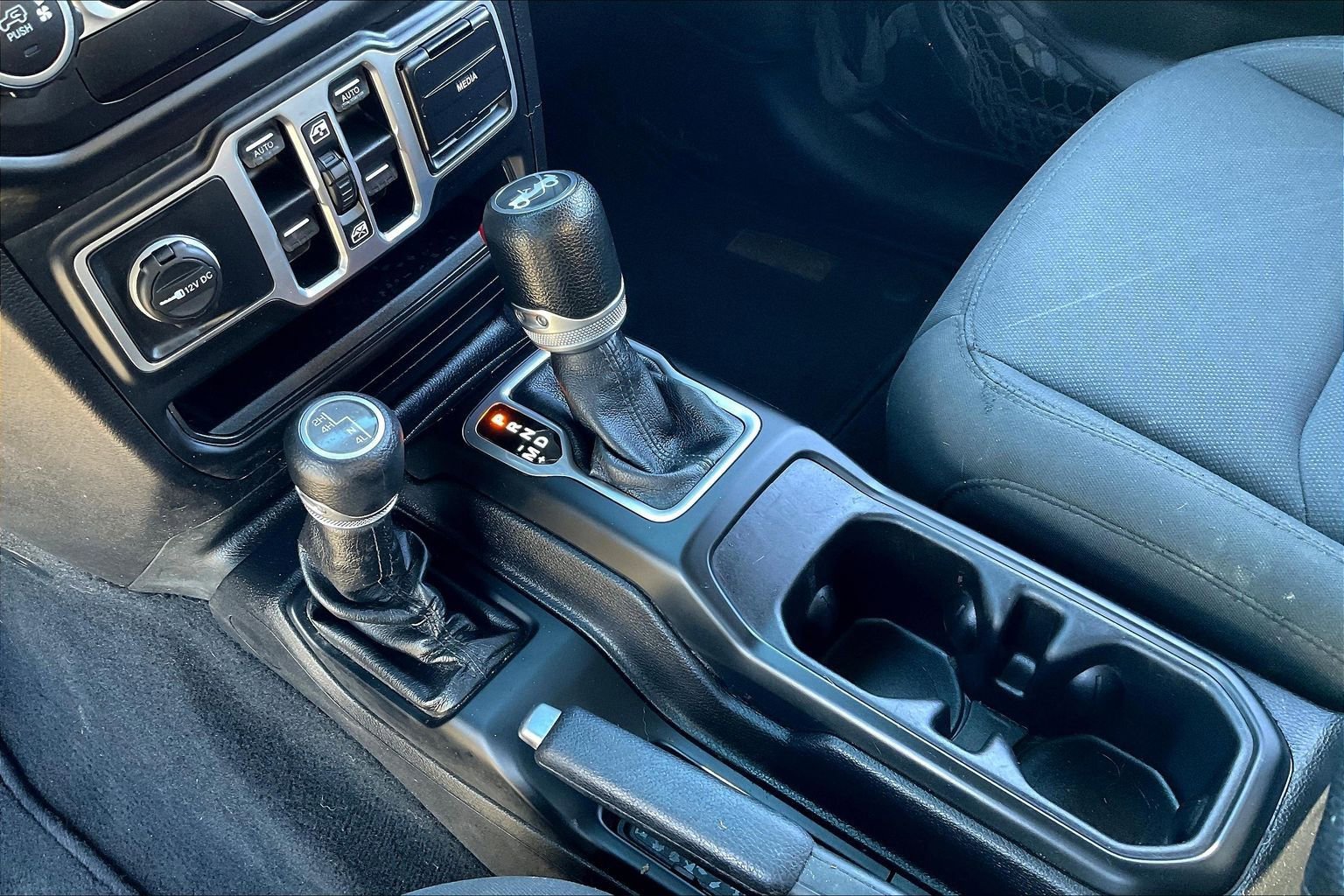 Used 2018 Jeep Wrangler Unlimited Sport S image 13