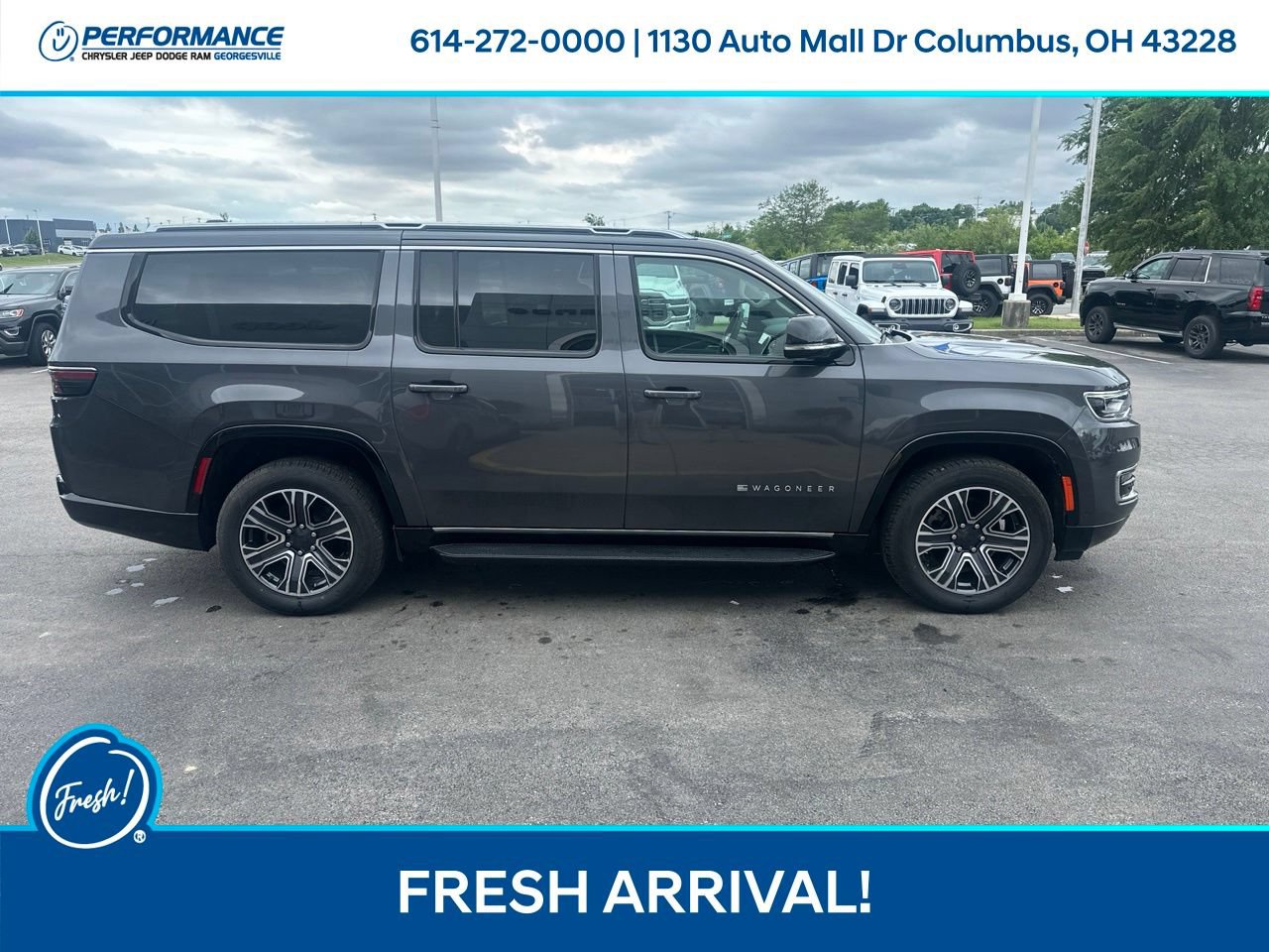 Used 2024 Jeep Wagoneer L Series II w/ Flexible Seating Group AWD/4WD image 3