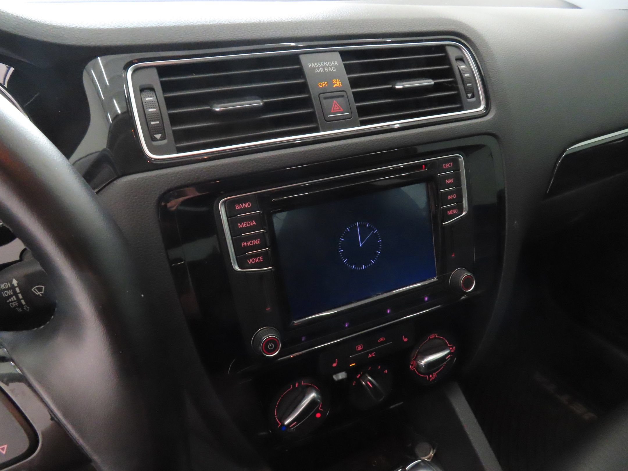 Used 2016 Volkswagen Jetta SEL FWD image 17