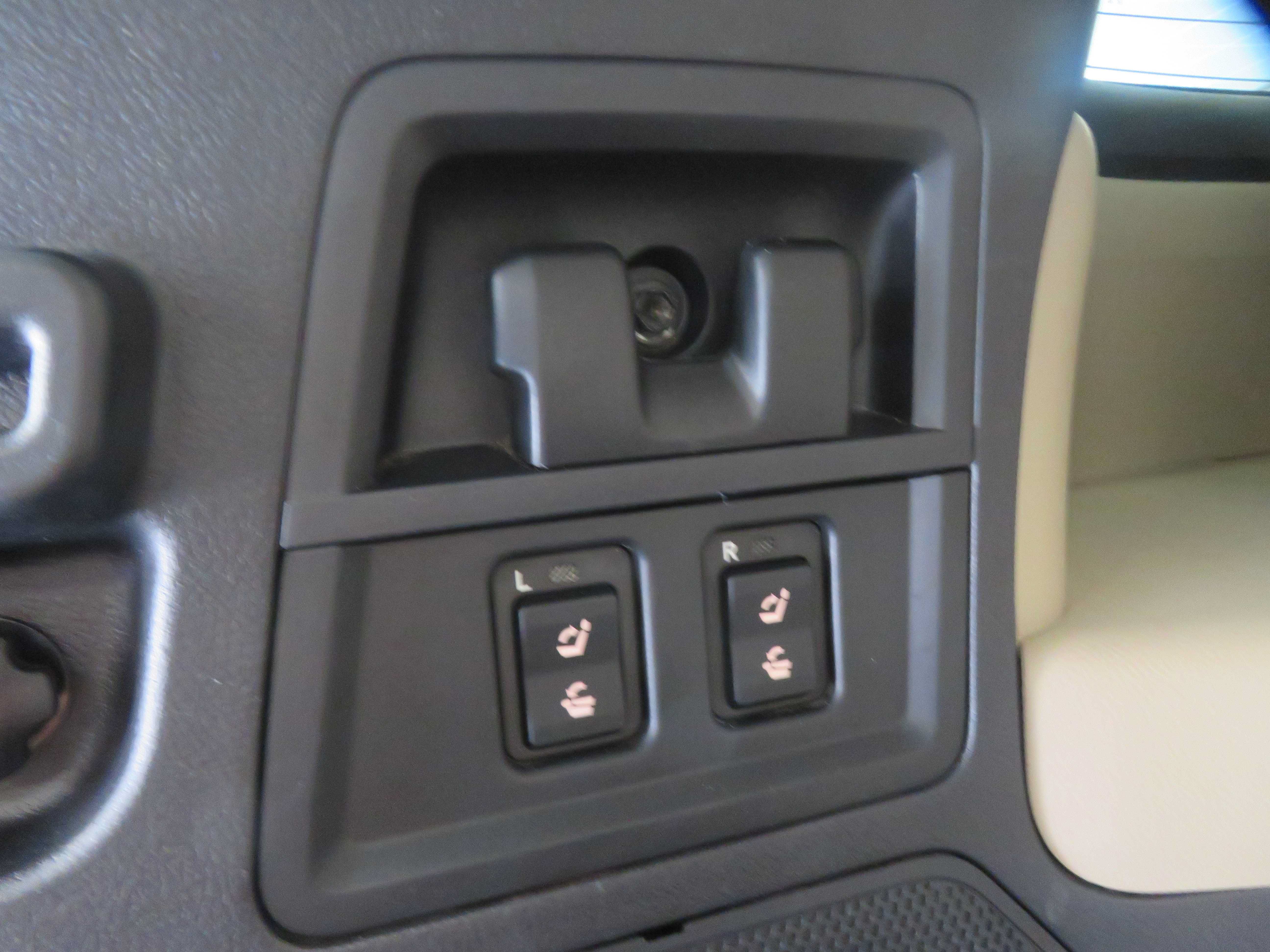 Used 2020 Toyota Sequoia Limited w/ Safety & Convenience Package AWD/4WD image 65