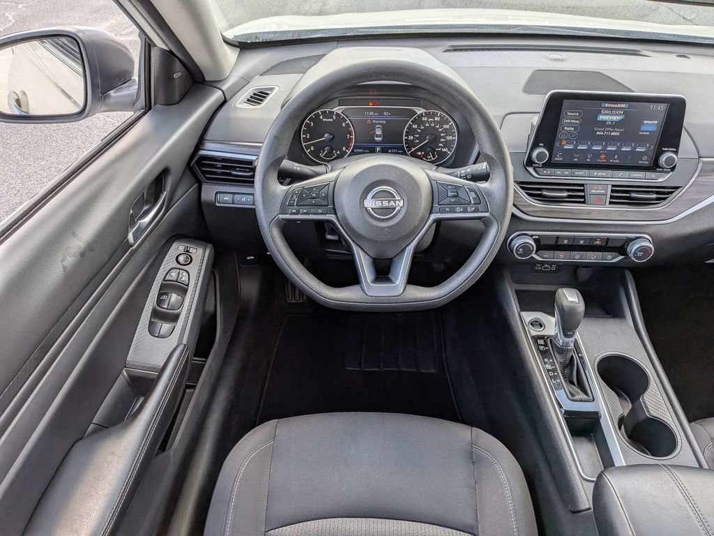 Used 2025 Nissan Altima 2.5 SV FWD image 9