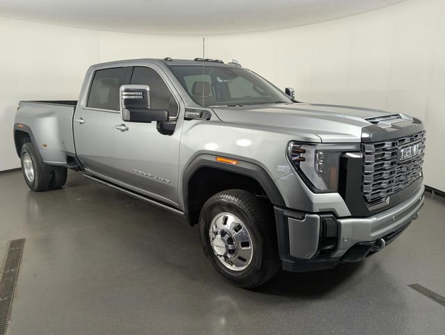 Used 2025 GMC Sierra 3500 Denali Ultimate AWD/4WD image 2