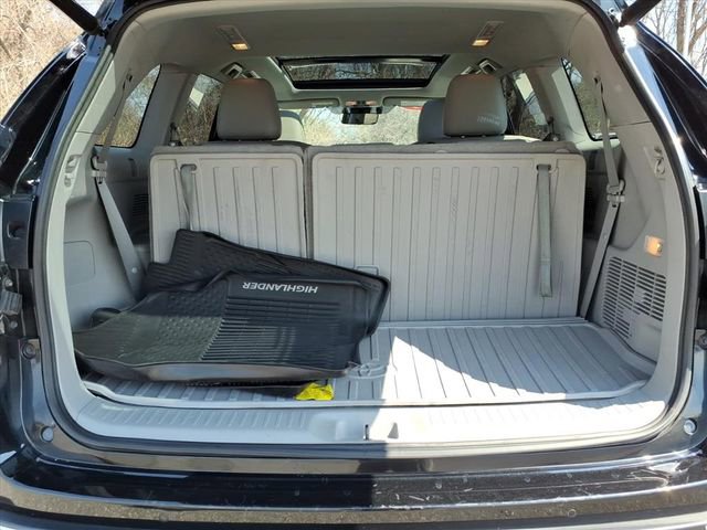 Certified 2019 Toyota Highlander Limited Platinum image 9