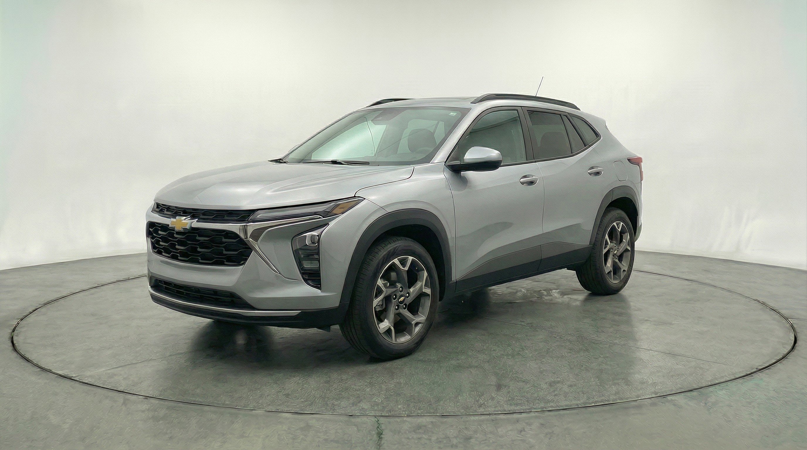 Used 2025 Chevrolet Trax LT FWD image 3