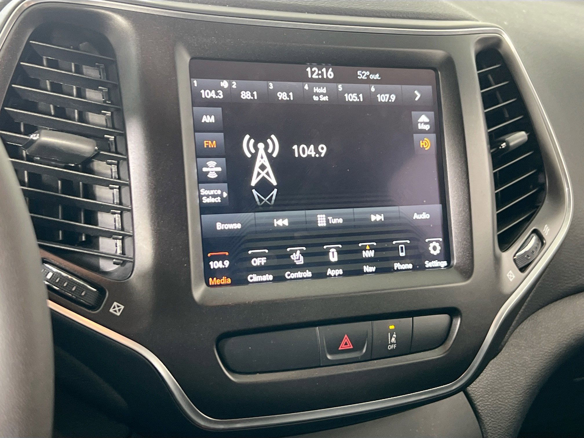 Used 2022 Jeep Cherokee Trailhawk w/ Sound & Nav Group image 15