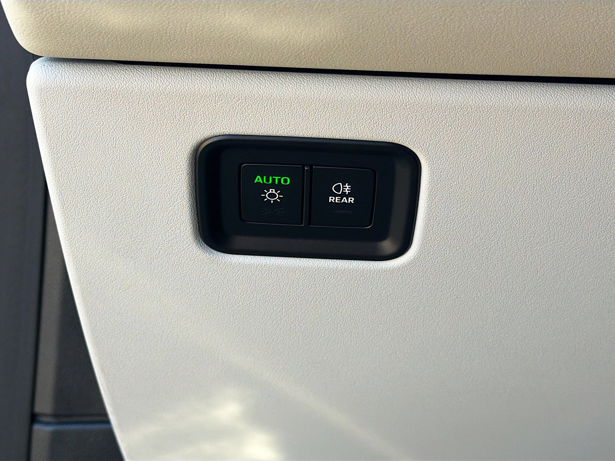 Used 2024 Porsche Macan 4 Electric image 36