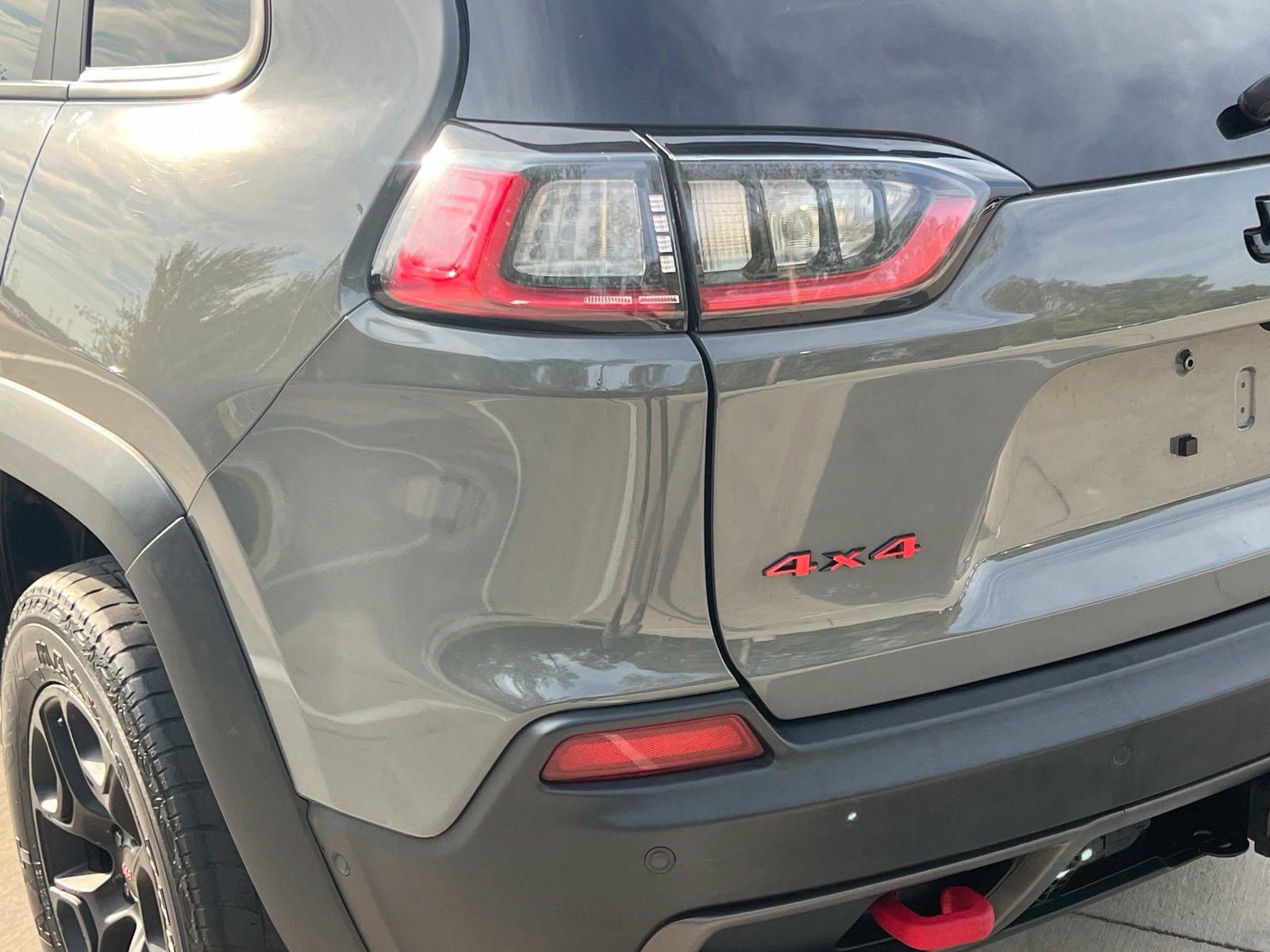 Used 2023 Jeep Cherokee Trailhawk w/ Sun & Sound Group AWD/4WD image 12