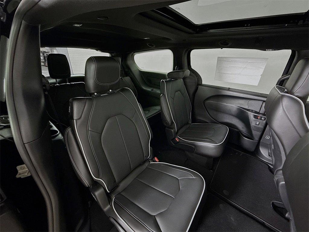 New 2026 Chrysler Pacifica Limited image 30