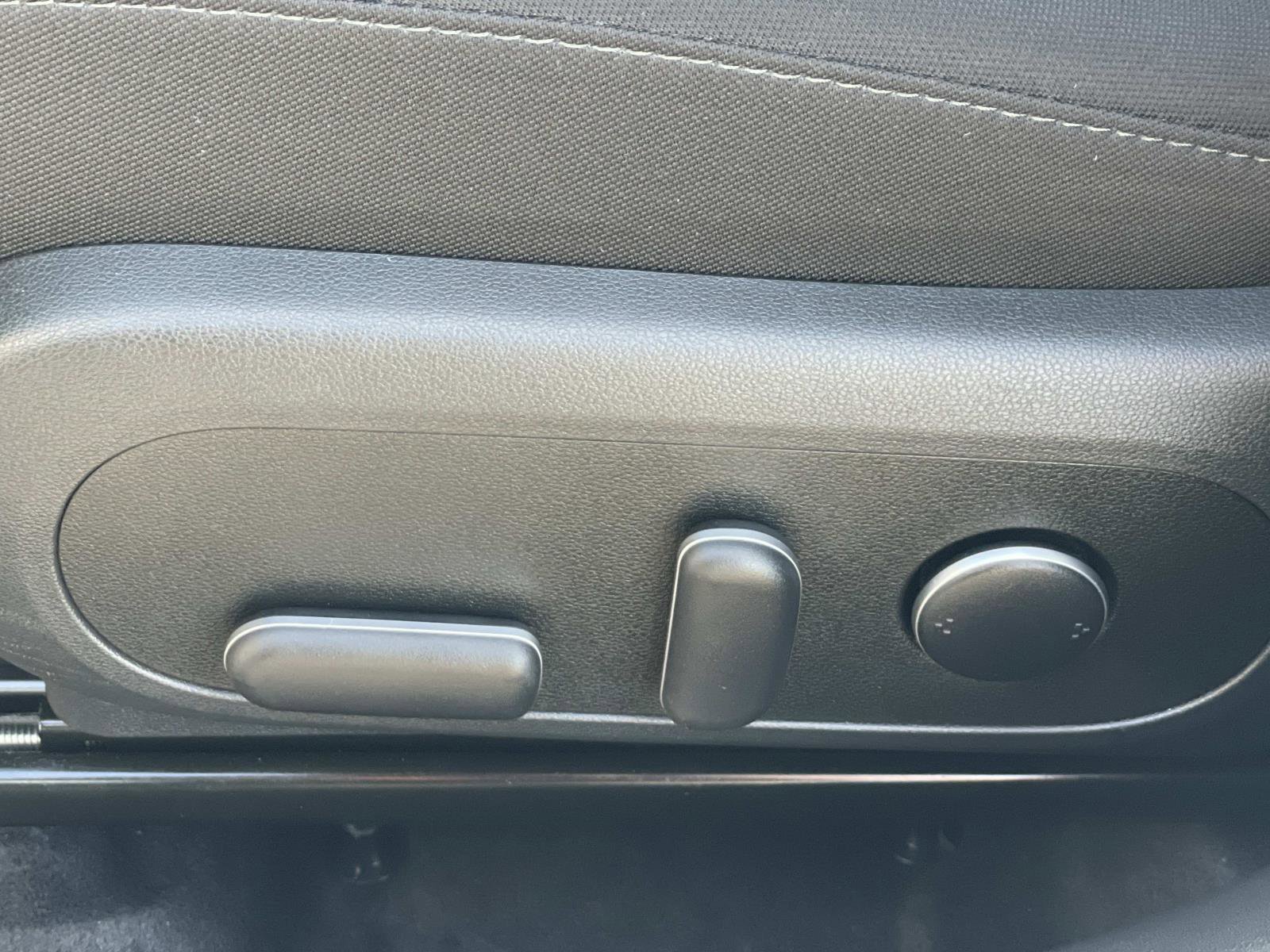 Certified 2025 Hyundai Kona SEL image 19