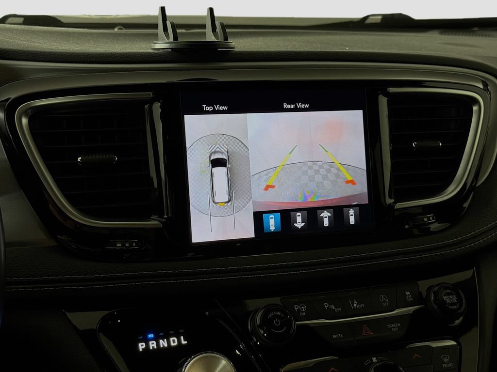 Used 2019 Chrysler Pacifica Limited w/ Advanced Safetytec Group FWD image 16