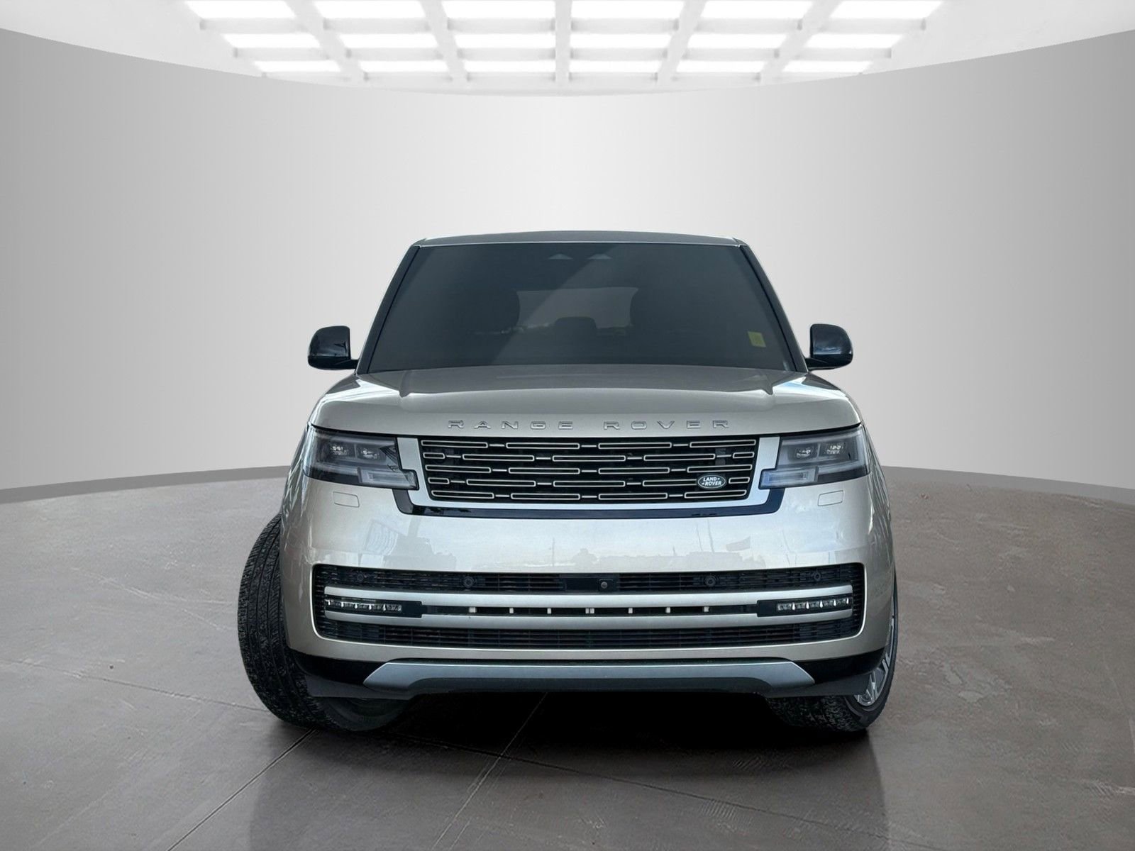 Used 2024 Land Rover Range Rover SE image 2