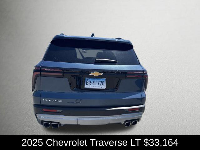 Used 2025 Chevrolet Traverse LT FWD image 2