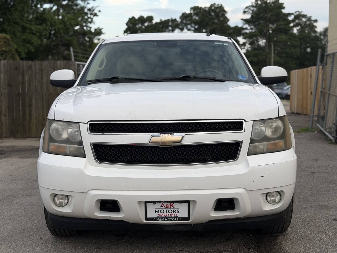 Used 2009 Chevrolet Suburban LT w/ Luxury Package RWD image 3